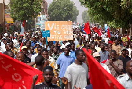 Les manifestants dans les rues d'Ouagadougou, le 15 mars.(Photo : AFP)
