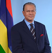 Le Premier ministre&nbsp;Navin Ramgoolam: «<i>L’éducation est cruciale tant pour la réussite économique que pour la création d’une société équitable</i>».(Source : http://www.gov.mu/portal/site/pmsite)