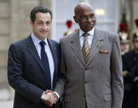 Le président Nicolas Sarkozy a reçu son homologue sénégalais Abdoulaye Wade vendredi 7 mars.(Photo : Reuters)