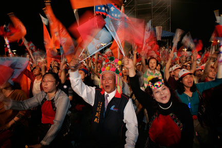 Des supporters du Parti nationaliste, au sud de Taiwan, le 21 mars 2008.(Photo : Reuters)