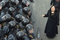 Dans les rues d'Erevan, le 1er mars 2008.(Photo : Reuters)