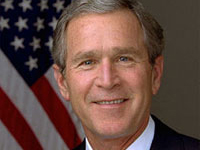 George W. Bush, président des Etats-Unis.(Source : Wikipedia)