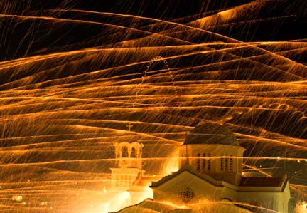 Feux d'artifice pour célébrer la Pâque orthodoxe en Grèce.(Photo : Reuters)