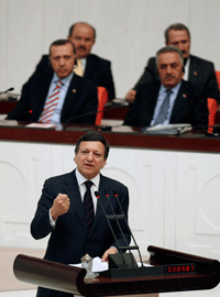 Le président de la Commission européenne, José Manuel Barroso, devant le Parlement turc.(Photo : Reuters)