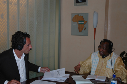 Juan Gomez et Alpha Oumar Konaré.(Photo: Claude Verlon/ RFI)