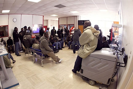 Des salariés sans-papiers d'entreprises du Val de Marne et de l'Essonne, le 15 avril 2008.(Photo : AFP)