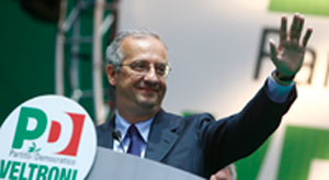 Walter Veltroni, lors de son dernier meeting à Rome le 11 avril 2008.
(Photo: Reuters)