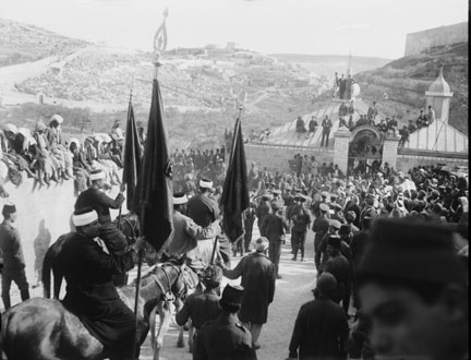 Manifestation anti-juifs à Jérusalem lors de la fête musulmane de Nabi Moussa le 4 avril 1920.(Photo : Congrès américain)