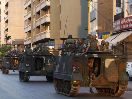 L'armée libanaise reprend le contrôle de rues de Beyrouth, samedi 10 mai.( Photo : Reuters )