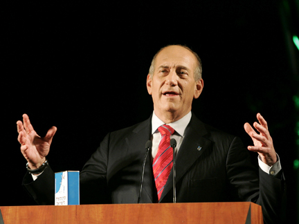 Ehud Olmert pendant une conférence de presse, le 11 mai 2008, à Jérusalem.(Photo : Reuters)