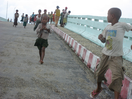 La course à l'aide humanitaire.(Photo : Luc Auberger)