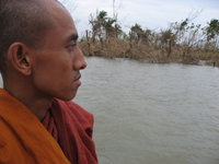 Moine_découvrant_les_berges_dévastées.(Photo : Luc Auberger)