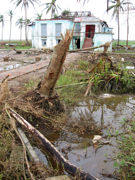 Le monastère a résisté, pas le village.(Photo : Luc Auberger)