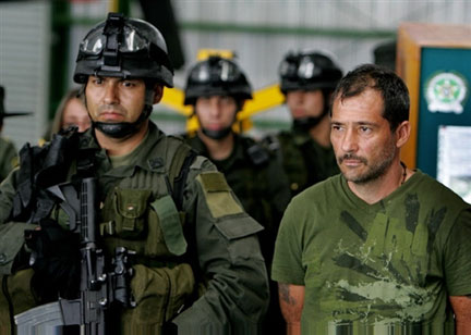 La police colombienne arrête le trafiquant de drogue Miguel Angel Mejia Munera, le 2 mai 2008 à Mariquita dans le département de Tolima.(Photo : AFP)