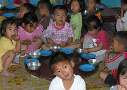 D'après l'agence des Nations unies, près de 40% des enfants nord-coréens souffrent de malnutrition chronique.(www.wfp.org)