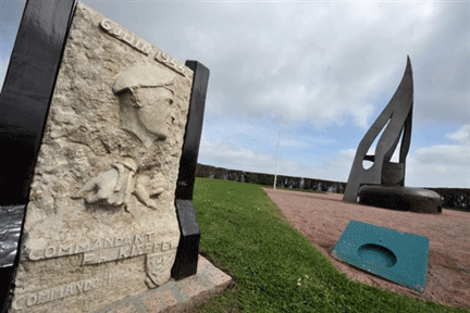 Monument en hommage au commando Kieffer, l'un des premiers à poser le pied sur le sol français, lors du débarquement en Normandie le 6 juin 1944.(Photo : AFP)