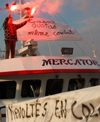Un pêcheur montre son mécontentement au port de Boulogne sur Mer.(Photo: Reuters)