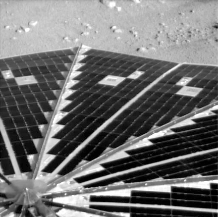 L'une des premières photographies de la sonde Phoenix sur Mars, le 25 mai 2008.(Photo : Reuters)