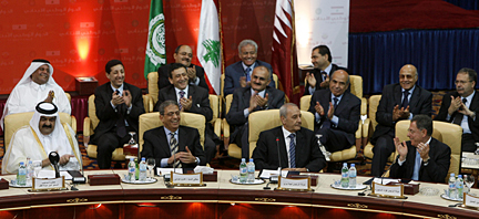 Les signataires de l'accord à Doha, ce mercredi 21 mai.(Photo: Reuters)