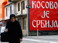A Mitrovica, dans le nord du Kosovo, ce panneau : « <em>Le Kosovo, c'est la Serbie</em> »(Photo : Reuters)