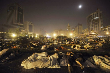 A Chengdu dans la province du Sichuan, les habitants ont quitté leur domicile et se sont réfugiés dans les rues pour la nuit.(Photo : AFP)