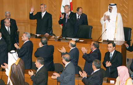 Michel Sleimane a prêté serment devant un parterre d'invités dont l’émir du Qatar, Hamad Ben Khalifa Al-Thani, le 25 mai 2008 à Beyrouth.(Photo : Reuters)