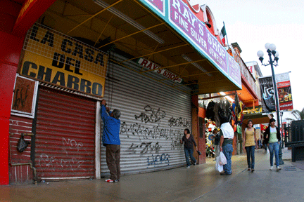 A Tijuana, les habitants s'imposent chaque soir un couvre-feu volontaire pour éviter les balles perdues ou les enlèvements.(Photo : Reuters)