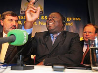 Morgan Tsvangirai, le leader de l'opposition zimbabwéenne lors d'une conférence de presse à Belfast, en Irlande du Nord, le 16 mai 2008.(Photo : AFP)