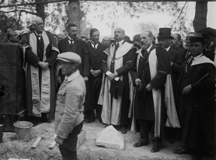 De gauche à droite, Herbert Samuel,  Haut-Commissaire britannique en Palestine, Judah L. Magnes, recteur de l'université hébreu et Chaïm Weizmann en 1925.(Photo : Congrès américain)