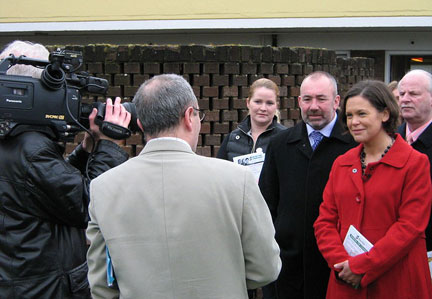Mary Lou Mc Donald (à droite), chef de campagne européen du Sinn Fein, le seul parti parlementaire à soutenir le «non».
(Image d'archives)(source: Wikipedia)