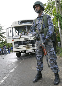  L'explosion s'est produite à Moratuwa, dans la banlieue sud de la capitale sri-lankaise, Colombo, le 6 juin 2008.(Photo : Reuters)