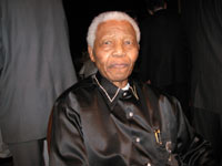 L'ancien président sud africain Mandela à Londres le 25 juinPhoto: Daniel Brown