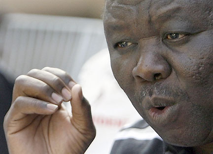 Le chef de l'opposition au Zimbabwe, Morgan Tsvangirai, le 22 juin 2008.( Photo : AFP)