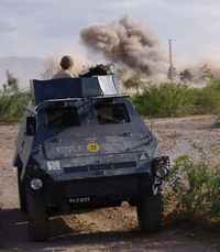 Des milices paramilitaires pendant une opération à Bara, dans la région tribale de Khyber, près de la frontière afghane, le 28 juin 2008.(Photo : Reuters)