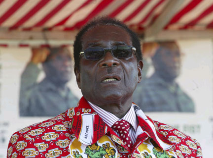 Le président Robert Mugabe s'adresse à ses sympatisants lors d'un meeting à Chitungwiza, le 26 juin 2008.(Photo : Reuters)