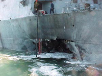 Le navire de guerre américain <em>USS Cole </em>avait été attaqué à l'explosif en octobre 2000.(Photo : Wikipédia)