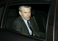 Le Premier ministre Yves Leterme, quitte le Belvédère, le palais royal, après son entretien avec le roi Albert&nbsp;II, le 15&nbsp;juillet 2008.(Photo : Reuters)