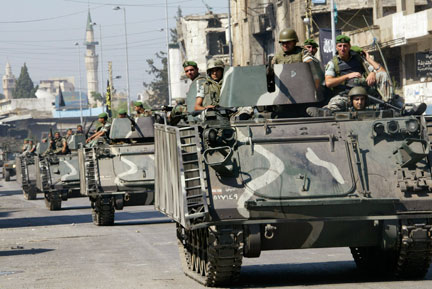 Les unités blindées de l'armée libanaise dans les rues de Tripoli, le 10 juillet 2008.(Photo : Reuters)