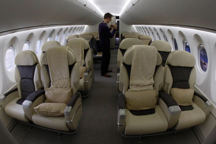 L'intérieur de la gamme CSeries du canadien Bombardier. Des appareils à couloir unique, avec des rangées de 5 fauteuils.(Photo : Reuters)