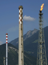 Une raffinerie de pétrole de la compagnie helvético-libyenne Tamoil à Collombey, au sud de la Suisse, le 24 juillet 2008.(Photo : Reuters)