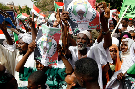 Manifestation de soutien au président Omar el-Béchir à Khartoum le 17 juillet 2008.(Photo : Reuters)