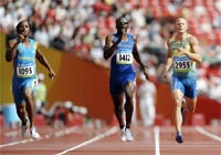 Gary Senga Kikaya (au centre) sur le 400m.(Photo : AFP/Olivier Morin)