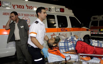 Des dizaines de blessés membres du Fatah ont été recueillis à l'hôpital de Beersheba, en territoire israélien, dans la nuit du 2 août.(Photo : Reuters)