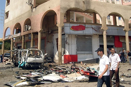 Onze personnes ont été tuées et 31 blessées mercredi dans deux attentats à la voiture piégée à Bouira, à 120 km au sud-est d'Alger, le 20 août 2008.( Photo : AFP )
