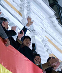 Tout sourire, Evo Morales est apparu au balcon de son palais présidentiel dès l'annonce partielle des résultats.(Photo : Reza Nourmamode/RFI)