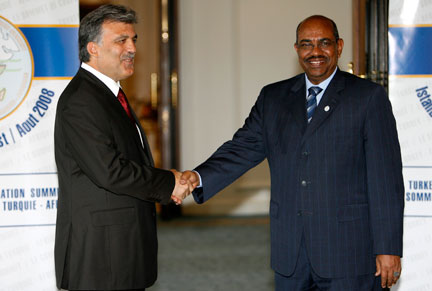 Le président turc, Abdullah Gül (à gauche) a reçu le dirigeant soudanais, Omar el-Béchir (à droite), en dépit des critiques américaines et des défenseurs des droits de l'homme.(Photo : Reuters)