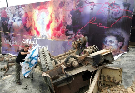 Pour le Hezbollah, cette exposition célèbre sa « victoire divine » dans le conflit qui l'a opposé à Israël en 2006.(Photo: AFP)