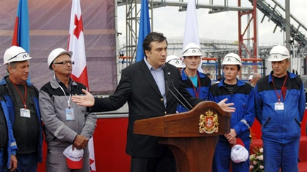 Mikheil Saakashvili, lors de l'inauguration du terminal pétrolier de Kulevi, sur le littoral de la mer Noire en Géorgie, le 16 mai 2008.(Photo: AFP)