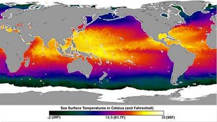 Image prise pa satellite en 2003. Elle représente la température de la surface globale des océans. La glace est représentée par la couleur blanche et les continents en gris.Crédit : NASDA-NASA.