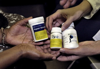 Distribution gratuite d'antirétroviraux dans un hôpital de Johannesburg.(Photo : AFP)